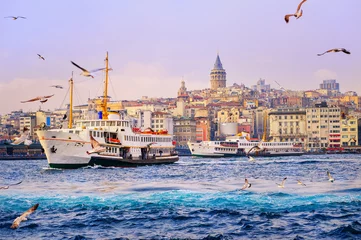 Poster Galatatoren en Gouden Hoorn, Istanbul, Turkije © Boris Stroujko