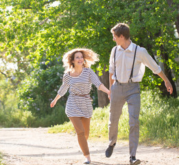 Obraz premium young couple near lilac tree