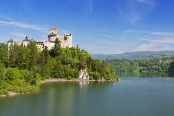 Fototapeta na wymiar The Niedzica Castle in the Pieniny mountains in Poland