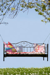 Erholung im Gartenbett