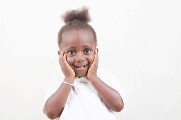 petite fille en joie 