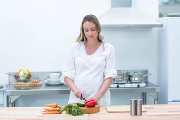 Obraz na płótnie Canvas Pregnant woman busy in kitchen