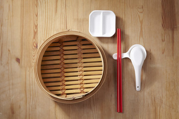 steamer with cutlery 