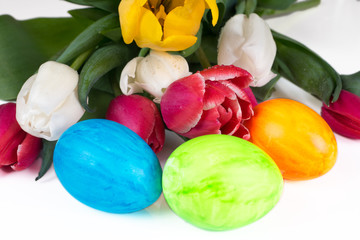 Fototapeta premium painted easter eggs with tulips