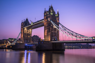 Fototapeta na wymiar Tower Bridge in London at sunrise