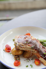grilled pork chops with vegetables