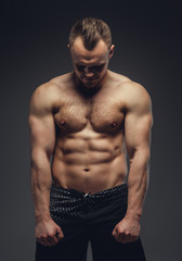 Fototapeta na wymiar Awesome muscular guy showing his body.