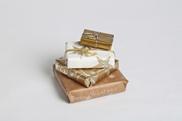 Geschenkestapel, kleine Päckchen