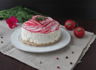 cheesecake from cottage cheese with garlic and radish