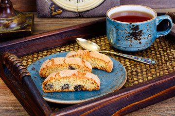 Kantuchchi with Almonds and Raisins, Biscotti