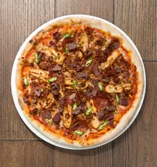 Plaid mouton avec motif Pizzeria Spicy pepperoni, chicken and bacon pizza with jalape–o slices