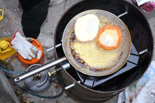 frittes cooked in hot oil in large skillet aluminum