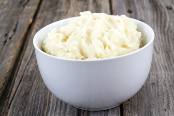 bowl of mashed potatoes