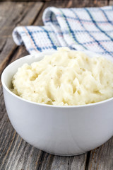 bowl of mashed potatoes