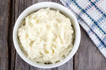 bowl of mashed potatoes
