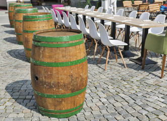 Naklejka premium long table and chairs are arranged in outdoor for dinner