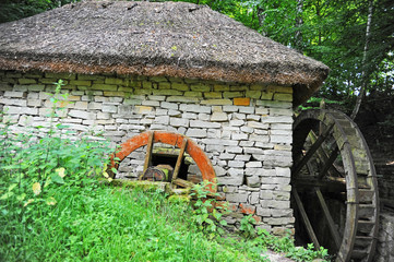 Vintage water mill wheel © Unkas Photo