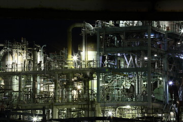 Fototapeta na wymiar night view of the factory 
