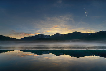 Sonnenuntergang in den Bergen