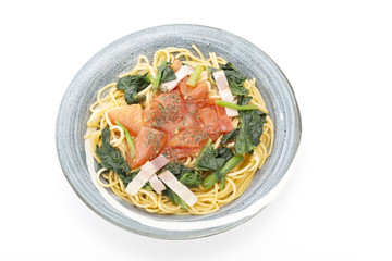 食　トマト　ベーコン　ほうれん草　パスタ　白バック