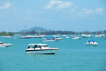 Fototapeta premium white yacht floating in the ocean - Phuket, Thailand