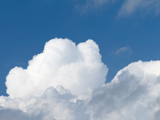 Obraz na płótnie Canvas white clouds cumulus