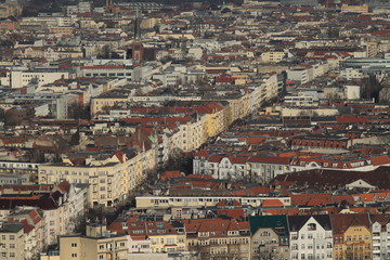 Blick vom Berliner Funkturm über das Charlottenburger Häusermeer entlang der Kantstraße