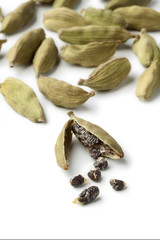  Green cardamom pods and seeds close up