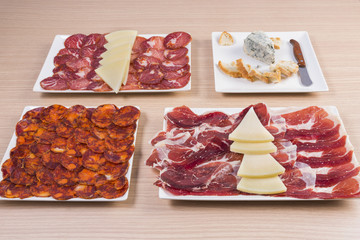 Ibéricos con queso de oveja y queso cabrales.