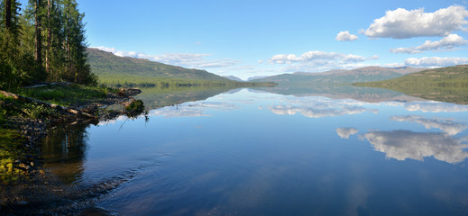 Fototapeta na wymiar Panorama. Lake in the Putorana plateau.