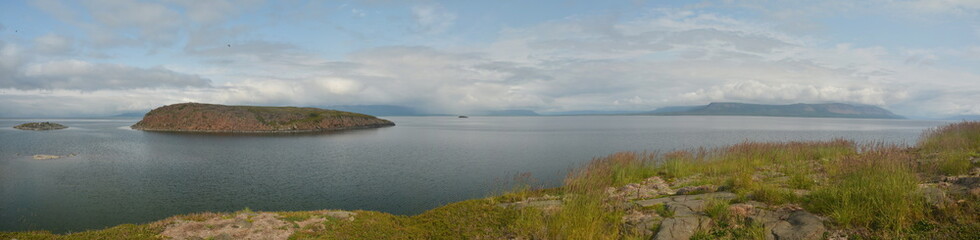 Fototapeta na wymiar Panorama. Islands in the North lake.