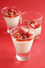 Vanilla panna cotta with strawberry compote