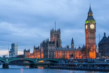 Poster Palace of Westminster, Big Ben-klokkentoren en Westminster Bridge in Londen © amadeustx