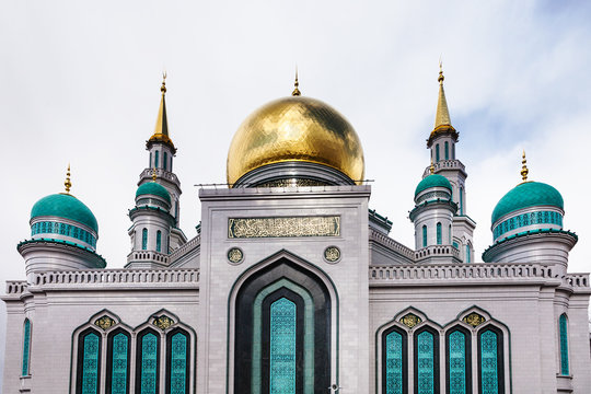 exterior of Moscow Cathedral Mosque in spring