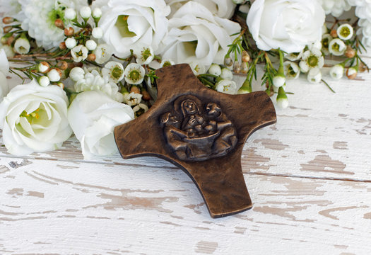 Bronzekreuz mit  Abbildung der Emmausj&uuml;nger