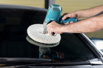 Car detailing series : Polishing windshield