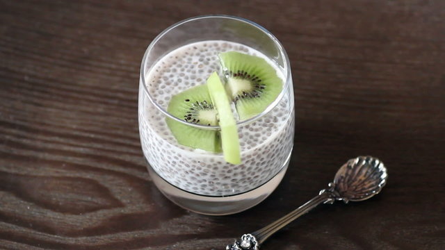 chia seed pudding with kiwi