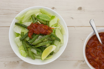Simple mexican salad with grilled green beans