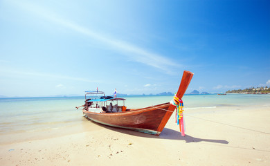 Fototapeta na wymiar longtail boat and beautiful beach