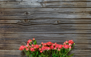 Top down view on rose bundle on wooden surface