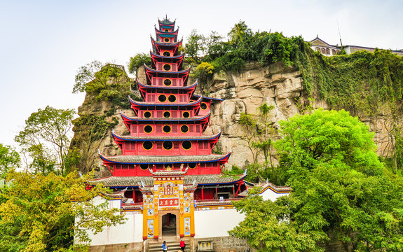 Fototapeta Shibaozhai Pagoda by the Yangtze River - Shibao, Chongqing, China. This pagoda was built without the use of nails.