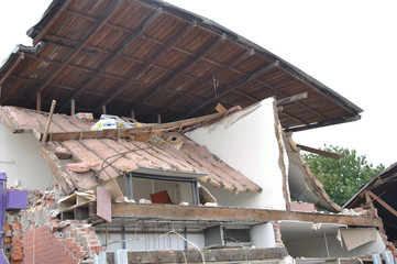 A table provides safe refuge in a building during the September 4, 2010 earthquake in Christchurch, New Zealand