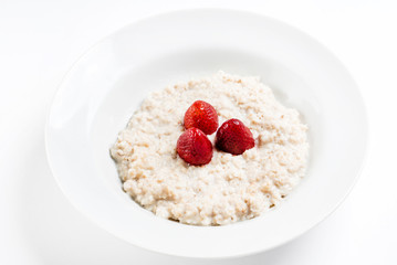 oat porridge with strawberry