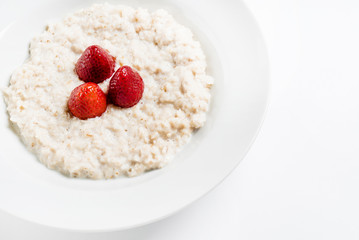 oat porridge with strawberry