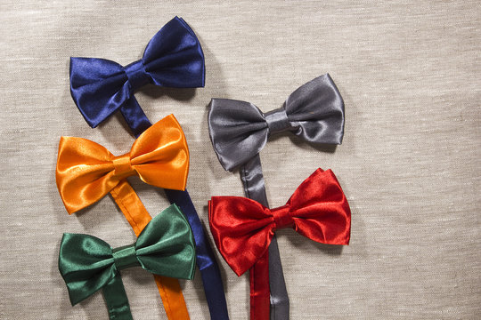 Set the bow tie in different colors for the celebration