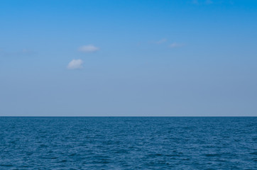 Obraz premium Blue sea and clouds on sky