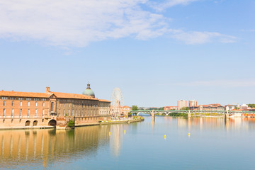 Fototapeta na wymiar Pont Saint Pierre bridge over the Garonne river, Toulouse, France