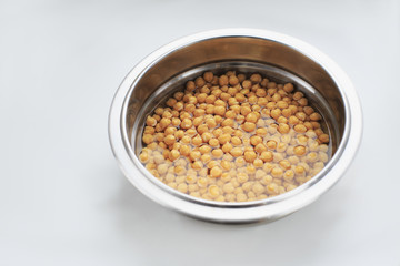 Chick-peas in water