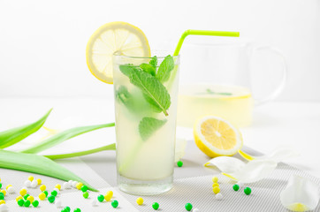 Mint lemonade with lemon