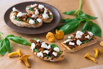 Bruschetta with chanterelle mushrooms, ricotta and basil